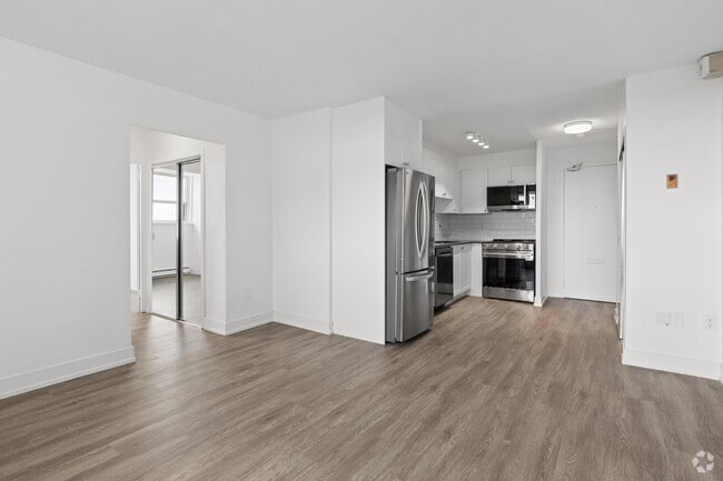 1BR, 1BA - 526SF - Living Room - 155 Wellesley Street East