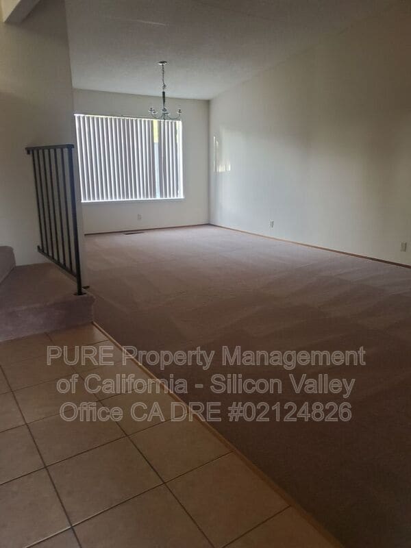 Building Photo - 604 Lochburry Ct