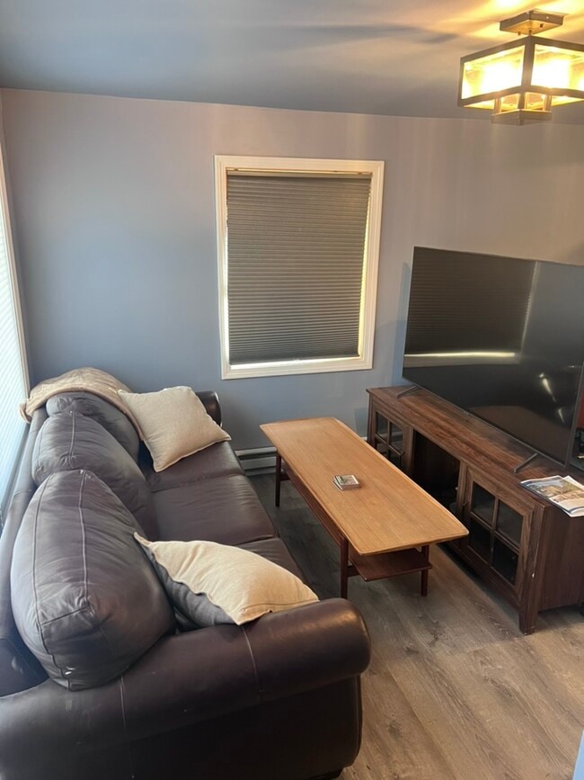 Living Room Furniture & 55" SmartTV - 370A Washington St