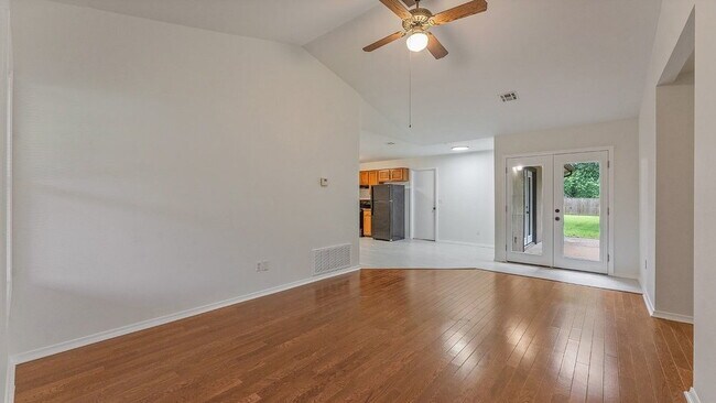 Foto del edificio - "Dog-friendly and Cozy Home Close To UofArk"