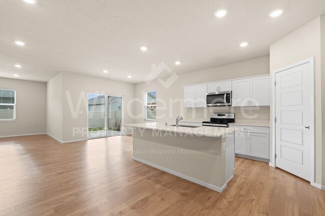 Building Photo - Welcome to this stunning 4-bedroom, 2-bathroom home located in the heart of Spokane, WA.