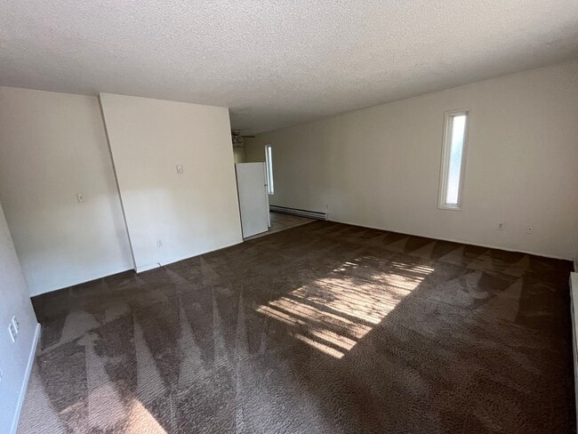 Building Photo - LOVELY DUPLEX HOME IN BEAUTIFUL SANDY, OR!!