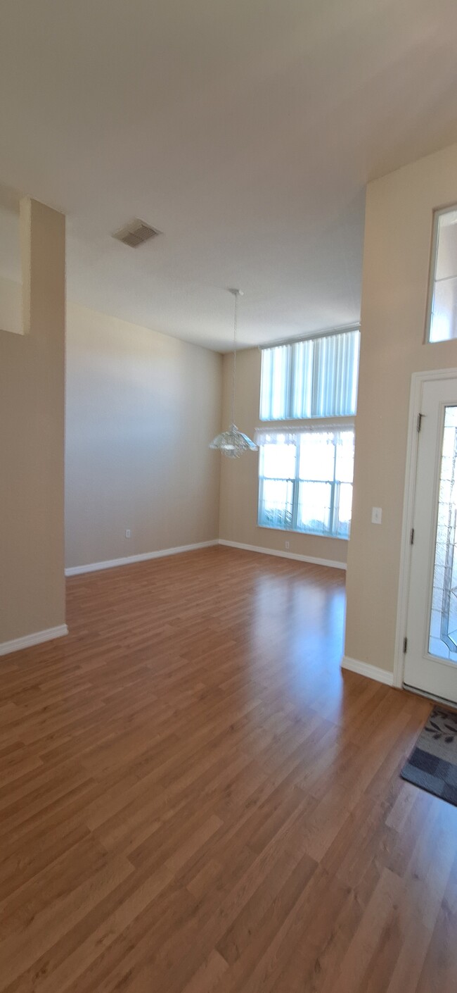 Front/Living Room - 6541 SW 111th Loop