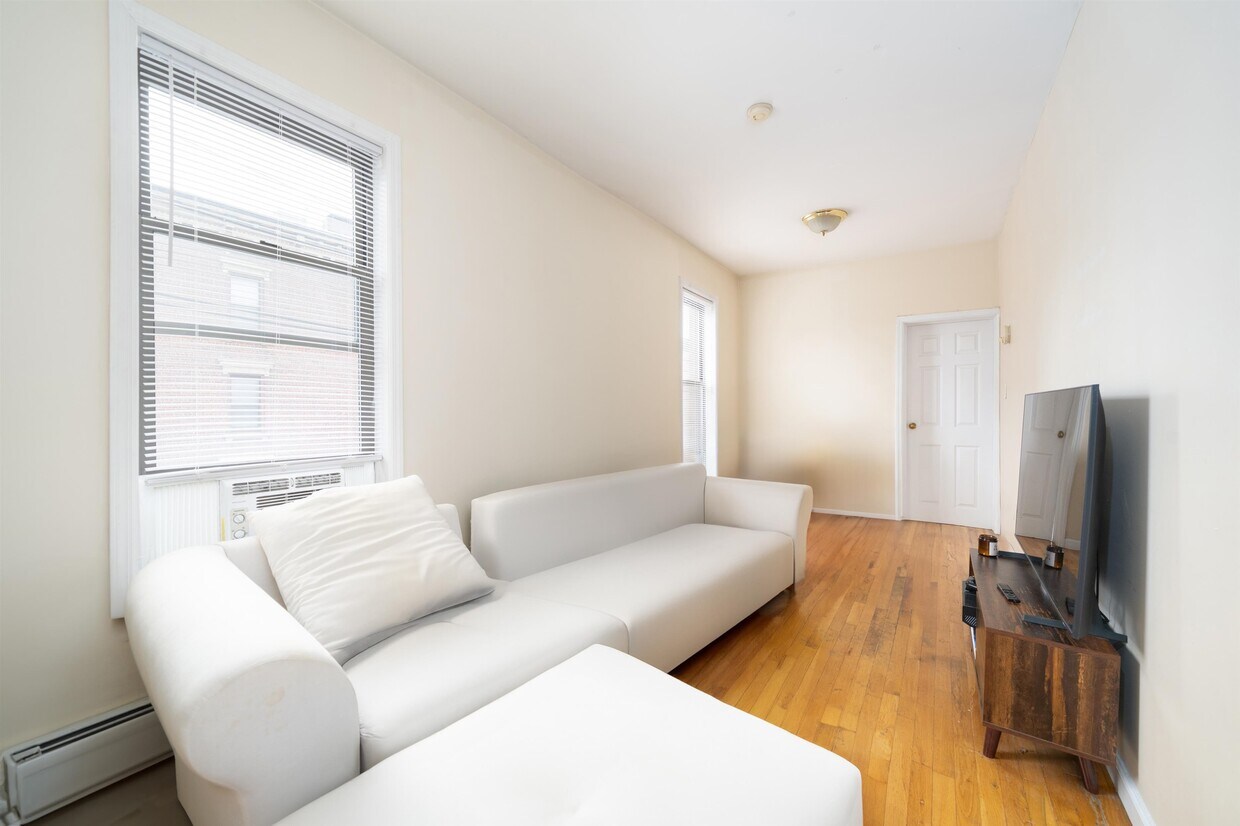 Foto principal - 201 Madison St