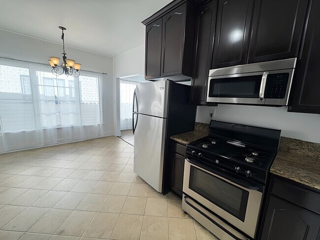 Foto del edificio - 1525 1/2 S Orange Grove Ave