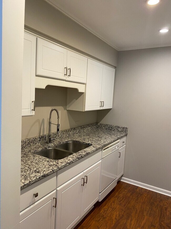 6178 Knoll Ln Ct Unit 307, Willowbrook, IL 60527 Condo for Rent in Willowbrook, IL