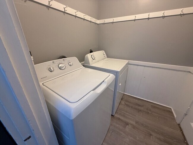 Foto del edificio - 235 Standish Ave