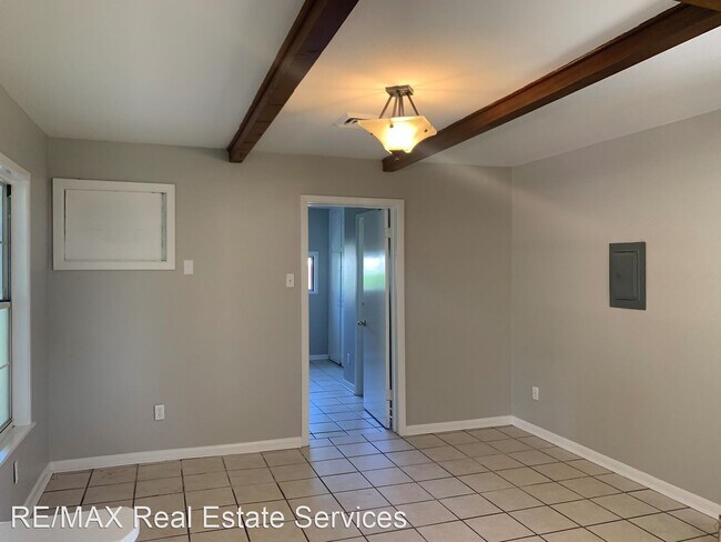 Building Photo - 3 br, 1.5 bath House - 3015 Norman Circle