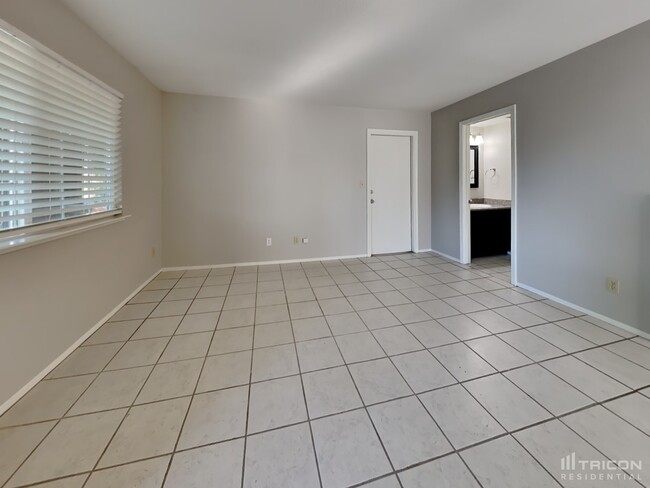 Building Photo - 1872 Little John Way Brentwood CA