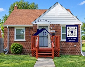Building Photo - 15243 Rossini Dr