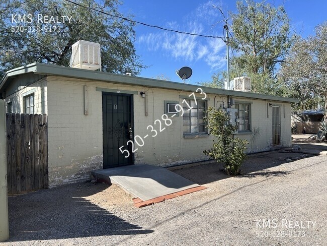 Building Photo - 2943 N Alvernon Way