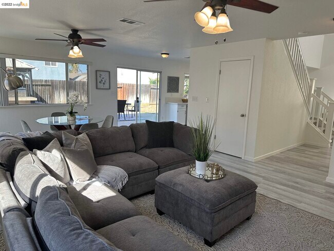 Building Photo - 3947 Regatta Dr