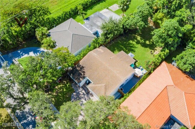 Foto del edificio - 3 br, 2 bath House - 36 SW 27th Rd # 0