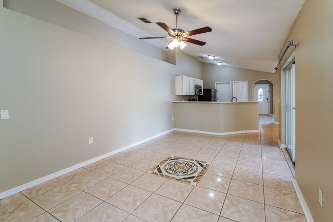 Building Photo - 5 Sequoia Way