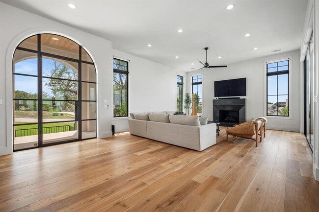 Foto del edificio - 703 Serene Estates Dr