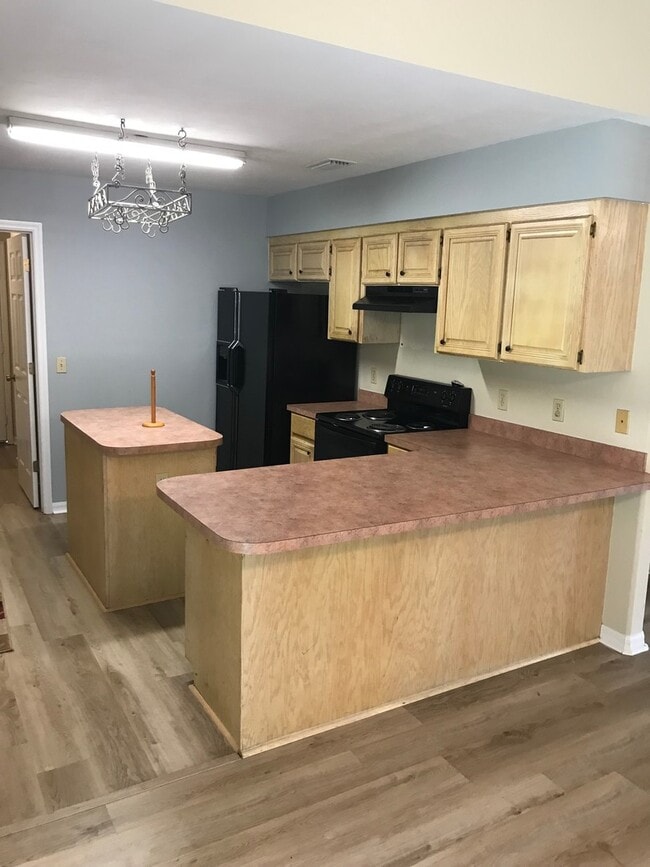 Building Photo - Beautiful 3 Bedroom 2 Bathroom House