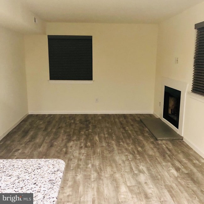 Building Photo - 904 N Berwyck Ct