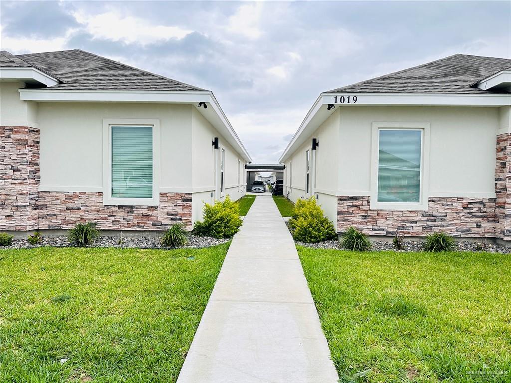 Foto principal - 1019 N Clarence Ave