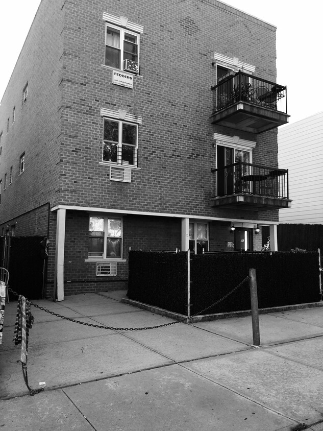 Building Photo - 76 E 2nd St