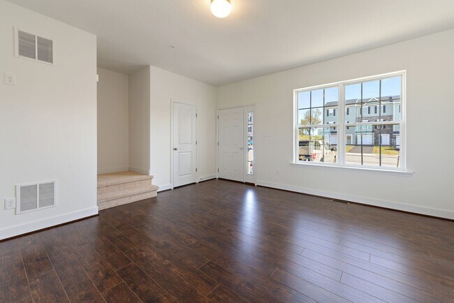 Foto del edificio - Must See Townhome!