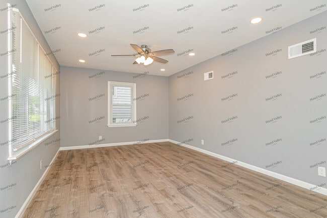 Building Photo - 3345 Suncrest Ave