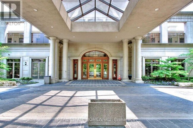 Photo du bâtiment - 80 Harrison Garden Blvd