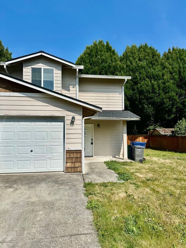 Foto del edificio - 3bed/2.5 bath home available NOW!