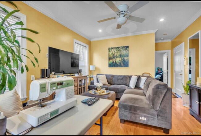 Foto del edificio - 150 S 6th Ave