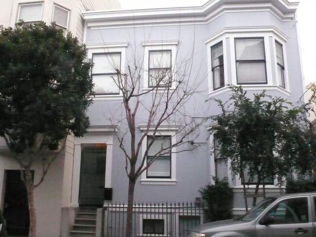 Building Photo - 473 Linden St