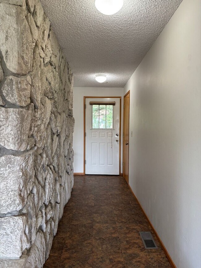 Foto del edificio - Perfect Home for Entertaining in Newberg - Showings Start 4/20/26