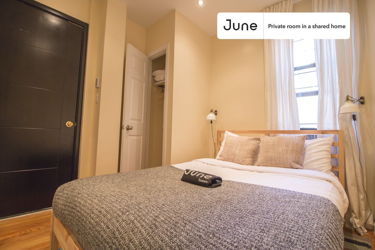 Foto principal - Private bedroom in 4 bed/2 bath Home