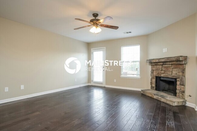 Foto del edificio - 5 Bedroom Pet-Friendly Home in Dallas, GA with Main Street Renewal