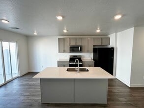 Building Photo - 388 W 2025 N