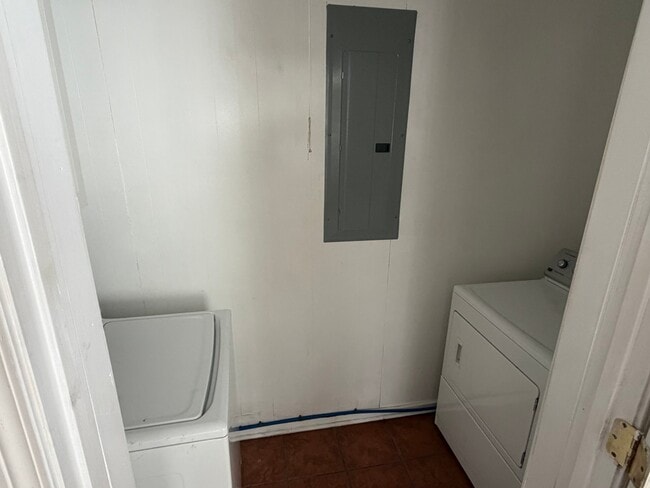 Building Photo - 322 Sequoyah Dr