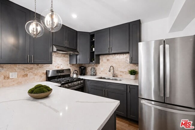 Building Photo - 1174 Coldwater Canyon Dr