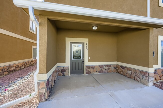 Foto del edificio - 7575 Forest Meadows Ave