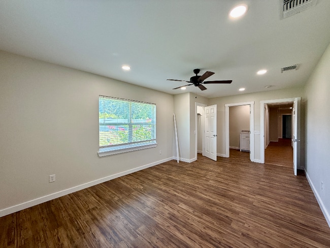Building Photo - 3906 US-69