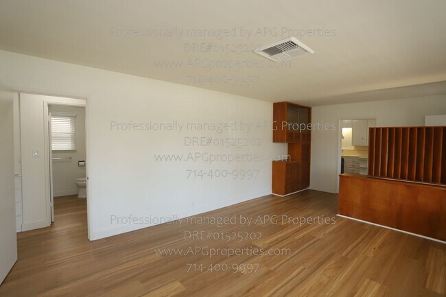 Foto del edificio - 919 W Wilshire Ave