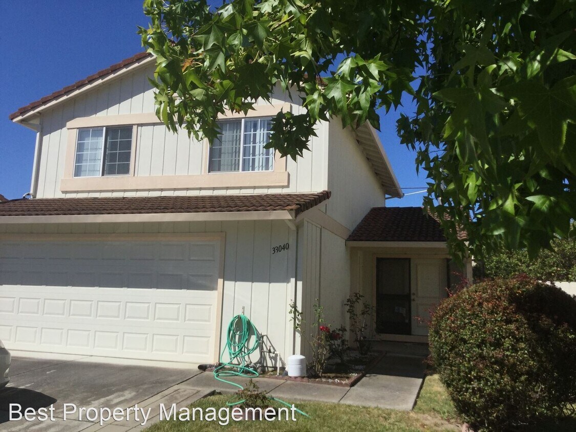 Primary Photo - 3 br, 2.5 bath House - 33040 Compton Ct.