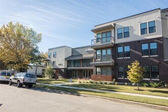 Building Photo - 2103 Moser Ave