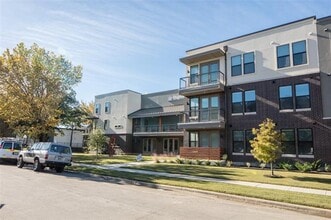 Building Photo - 2103 Moser Ave