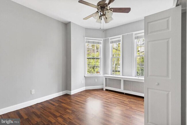 Foto del edificio - 2125 Spring Garden St