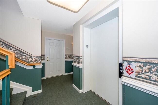 Building Photo - Excellent Elevator Condo for Lease