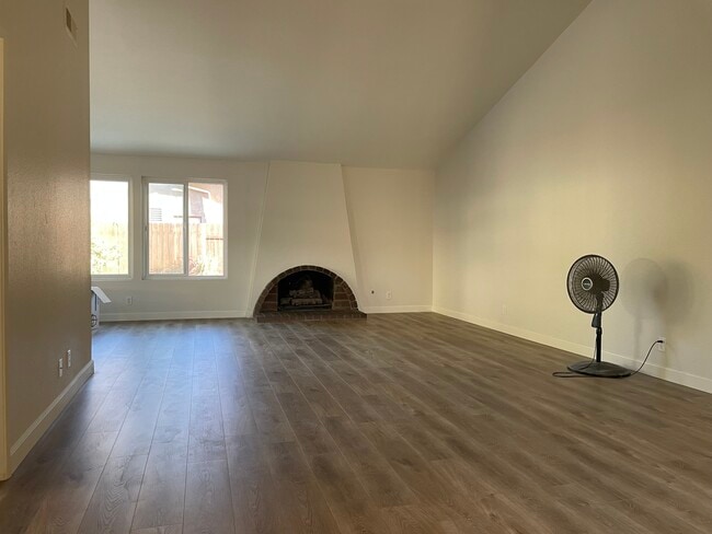 Building Photo - 3503 Spruce Ct