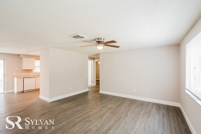 Building Photo - Charming 3BR 2BA ranch home