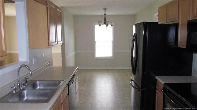 Foto del edificio - 2442 Larwood Dr