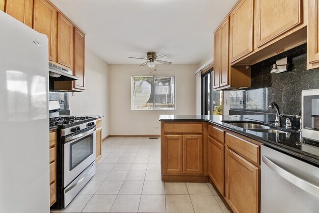 Foto del edificio - 402 Pinetree Ln