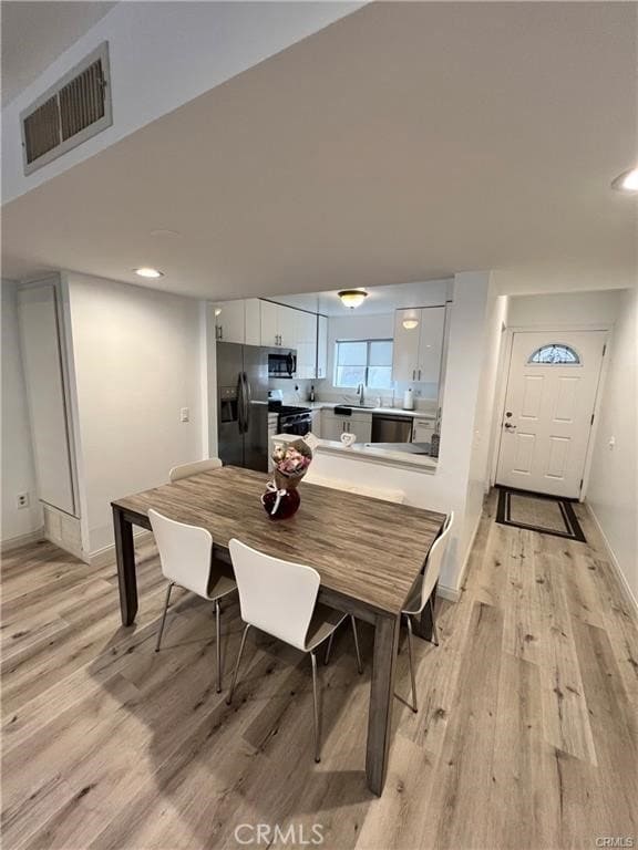 Foto del edificio - 10331 Lindley Ave