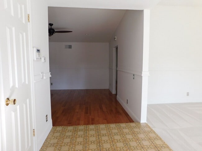 Building Photo - Charming 4 Bed, 2 Bath, Single-Story home in Fullerton.