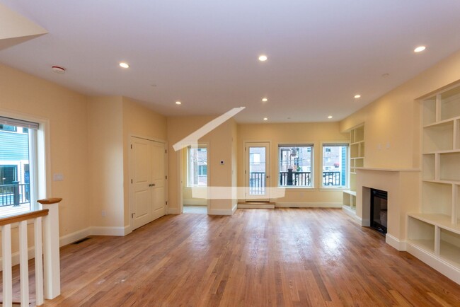 Building Photo - New 3,000 Sq. Ft. Luxury Townhouse w Garag...